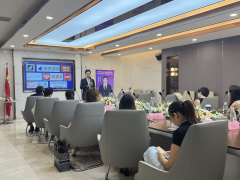 为云·昇腾AI加快学院则依托昇腾芯片生态